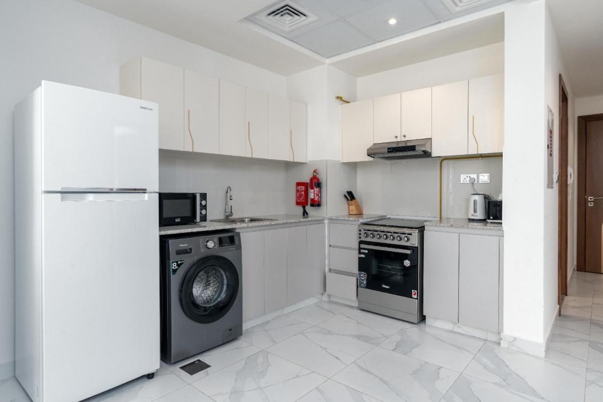 2 Bedroom Only 10 Mins From Burj Khalifa Dubai