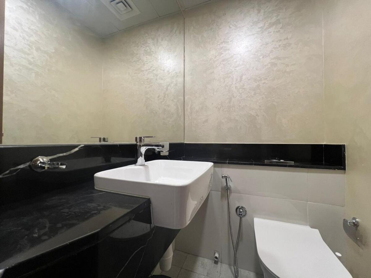 2 Bedroom Only 10 Mins From Burj Khalifa Dubai