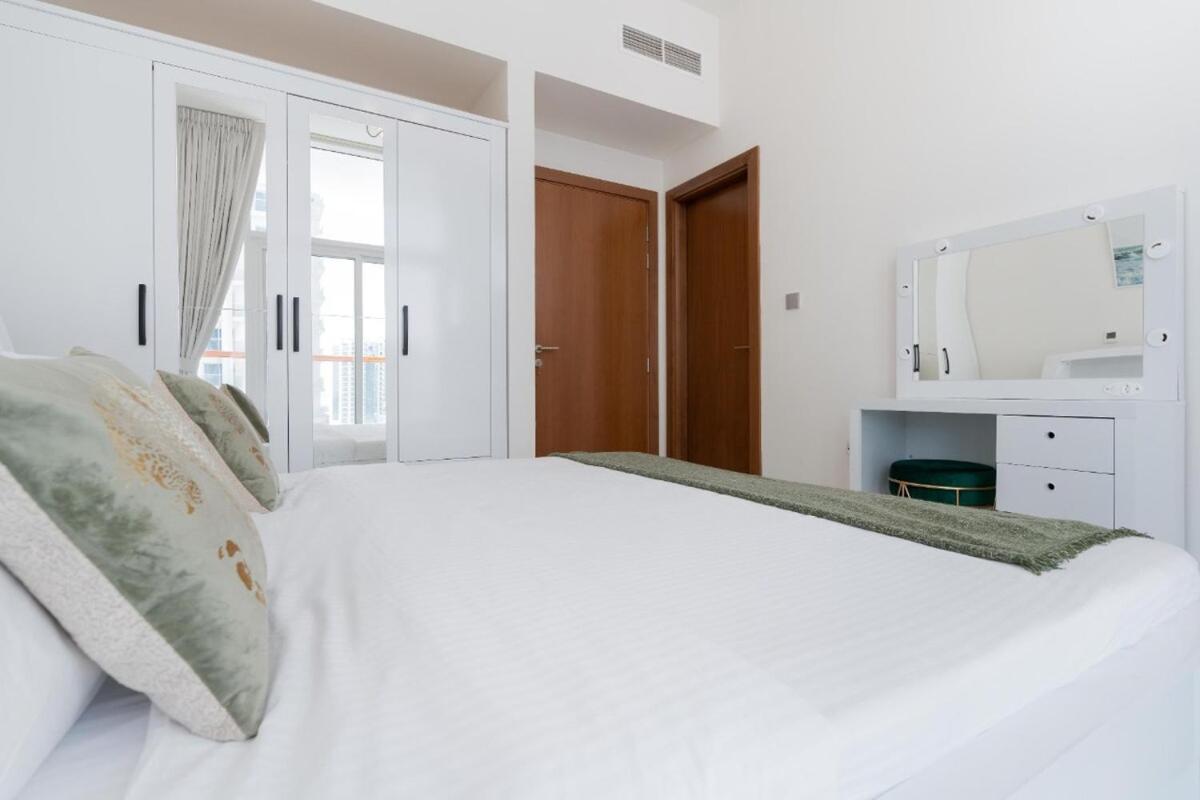 2 Bedroom Only 10 Mins From Burj Khalifa Apartment *